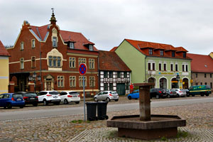 Marktplatz mit Einrichtungen